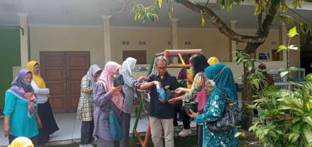 Menanam Bersama POKJA III PKK Ambarketawang